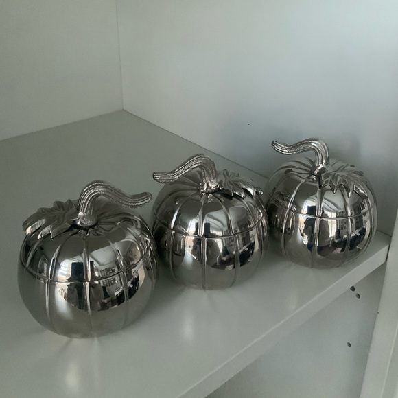 Vintage Retired BATH & BODY WORKS Silver Metal Pumpkin Candle Containers Lid X 3 - Picture 2 of 16